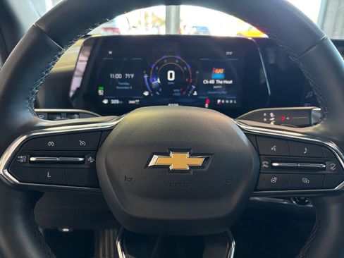 Used 2025 Chevrolet Equinox LT image 32