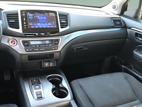 Used 2020 Honda Ridgeline Sport image 11