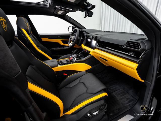 Used 2025 Lamborghini Urus SE AWD/4WD image 42