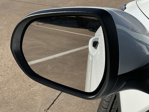 Used 2025 Buick Envista Preferred image 11