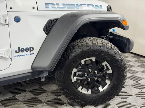 Used 2025 Jeep Wrangler Unlimited Rubicon 4xe w/ Convenience Group AWD/4WD image 11