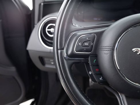 Used 2015 Jaguar XJ RWD image 37