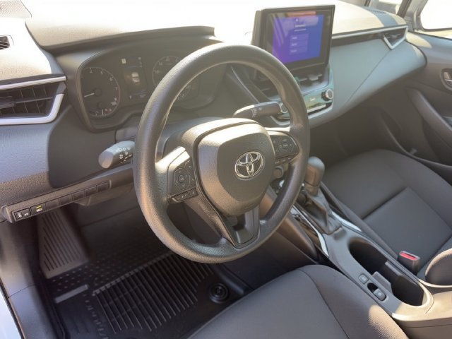 Used 2025 Toyota Corolla LE FWD image 17