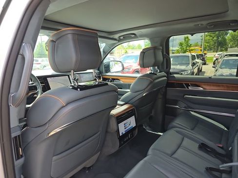 Used 2023 Jeep Grand Wagoneer Series II w/ Flexible Seating Group AWD/4WD image 20