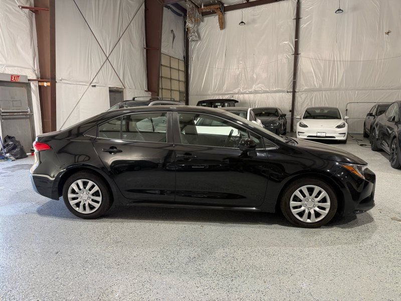 Used 2023 Toyota Corolla LE FWD image 4