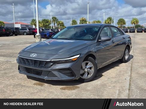 Used 2026 Hyundai Elantra SE FWD image 1