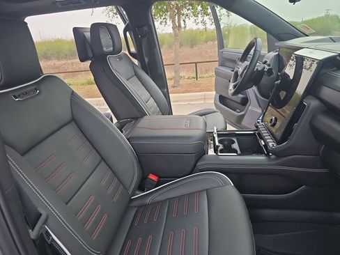 Used 2025 GMC Yukon XL AT4 Ultimate image 10