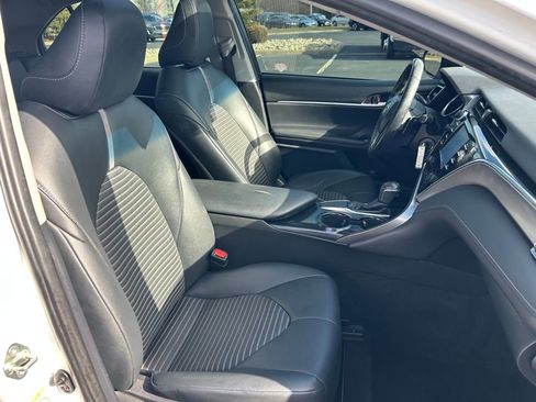 Used 2018 Toyota Camry L image 23