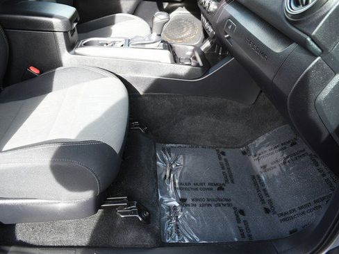 Certified 2021 Toyota Tacoma TRD Off-Road image 25