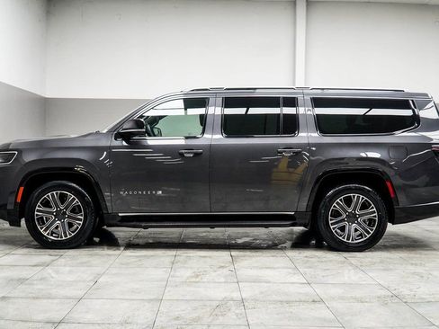 Used 2024 Jeep Wagoneer L Series II w/ Flexible Seating Group AWD/4WD image 9