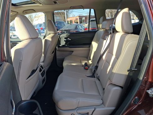 Used 2019 Honda Pilot Touring image 13