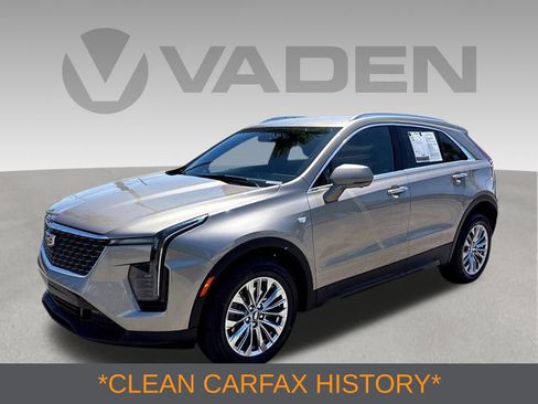 Used 2025 Cadillac XT4 Premium Luxury FWD image 3