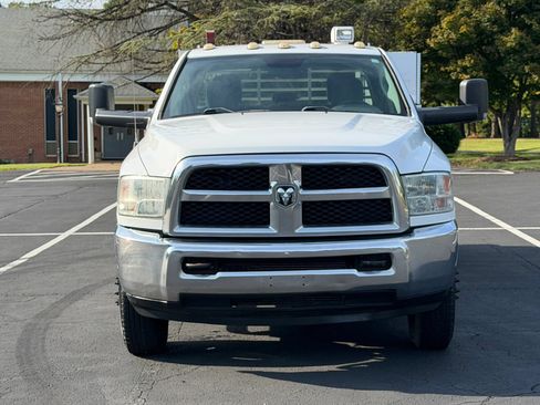 Used 2018 RAM 3500 Tradesman RWD image 3