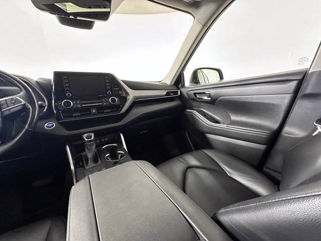 Used 2021 Toyota Highlander XLE AWD/4WD image 24