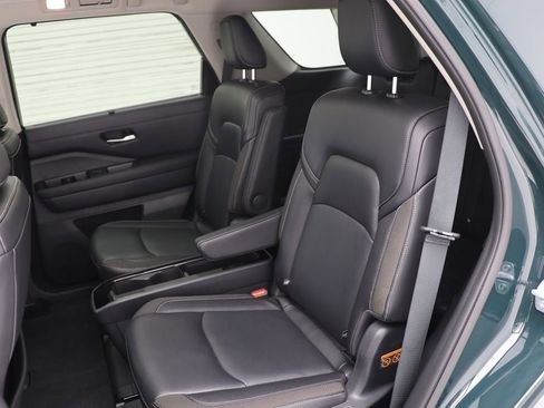 Used 2025 Nissan Pathfinder SL w/ SL Premium Package image 13