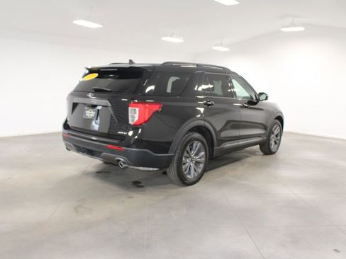 Used 2023 Ford Explorer XLT w/ Equipment Group 202A image 9