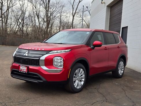 New 2026 Mitsubishi Outlander ES image 3