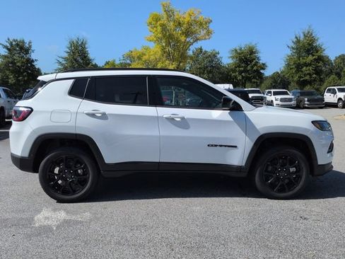 New 2026 Jeep Compass Latitude AWD/4WD image 3