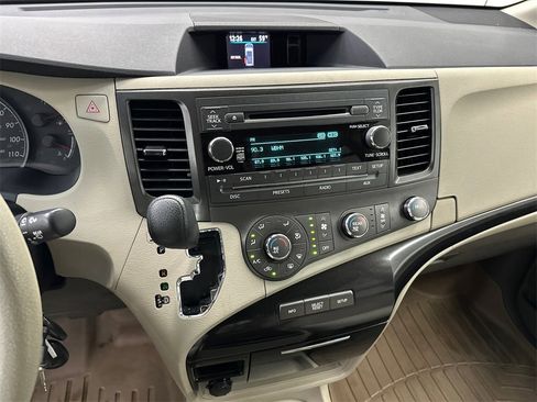 Used 2011 Toyota Sienna LE image 27