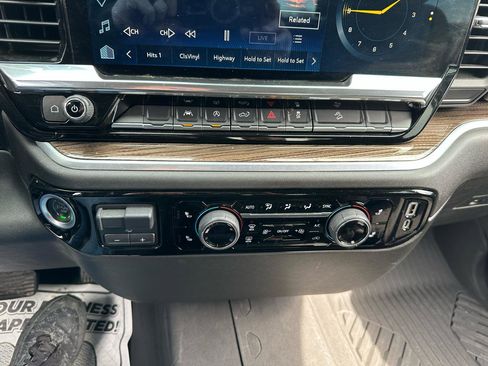 Used 2022 Chevrolet Silverado 1500 LT image 16