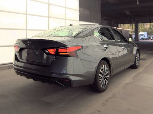 Used 2025 Nissan Altima 2.5 SV FWD image 6
