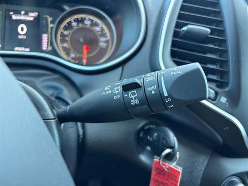 Used 2020 Jeep Cherokee Latitude w/ Cold Weather Group image 23