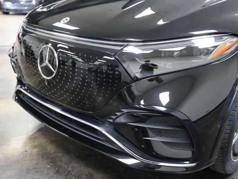 Used 2023 Mercedes-Benz EQS 580 4MATIC SUV image 10