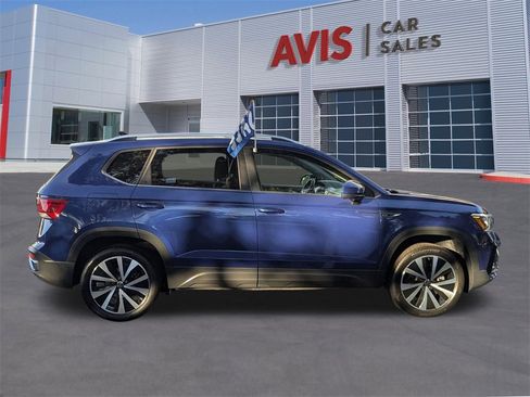 Used 2024 Volkswagen Taos SE image 5