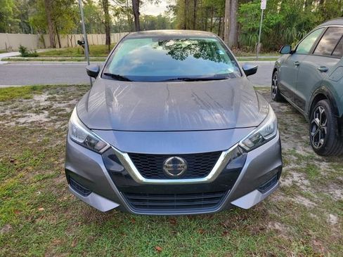 Used 2021 Nissan Versa SV image 5