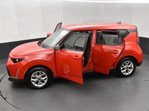 Used 2024 Kia Soul LX w/ Option Group 015 FWD image 6
