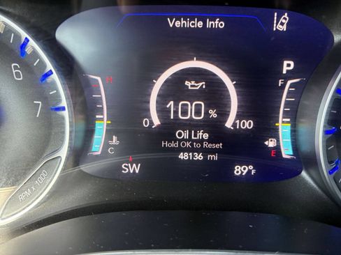 Used 2025 Chrysler Pacifica Select FWD image 37