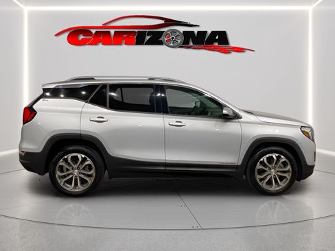 Used 2020 GMC Terrain SLT w/ Preferred Package FWD image 2