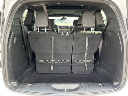 Used 2025 Chrysler Pacifica Limited image 36