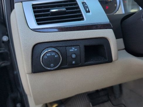 Used 2009 Cadillac Escalade Base image 16