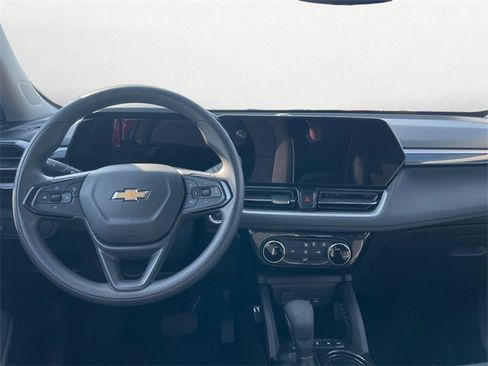 Used 2025 Chevrolet TrailBlazer LT image 10