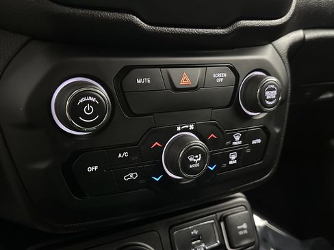 Used 2019 Jeep Renegade Latitude image 13