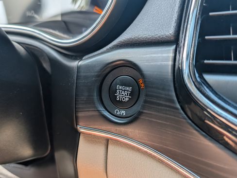 Used 2020 Jeep Grand Cherokee Limited AWD/4WD image 27