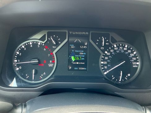 Used 2022 Toyota Tundra SR5 w/ SR5 Convenience Package AWD/4WD image 22
