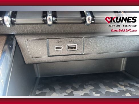 Used 2024 GMC Canyon Denali image 29