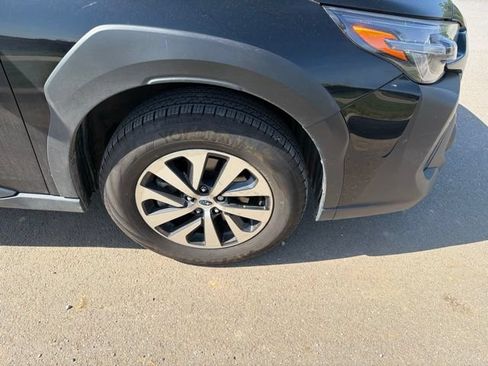 Used 2025 Subaru Outback Premium AWD/4WD image 2