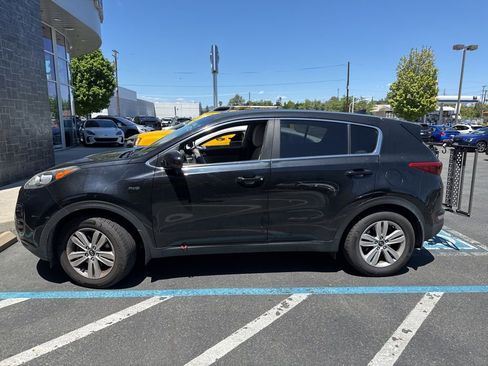 Used 2017 Kia Sportage LX AWD/4WD image 2