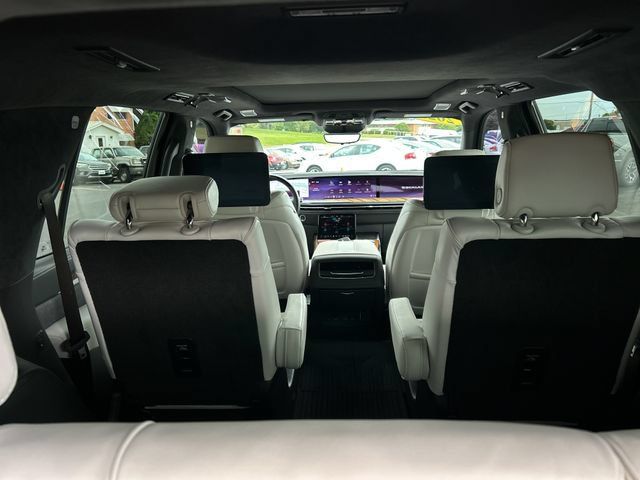 Used 2025 Cadillac Escalade Sport Platinum w/ LPO, Floor Liner Package AWD/4WD image 12