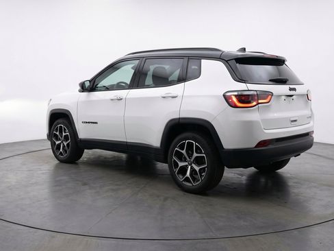 Used 2025 Jeep Compass Limited AWD/4WD image 6