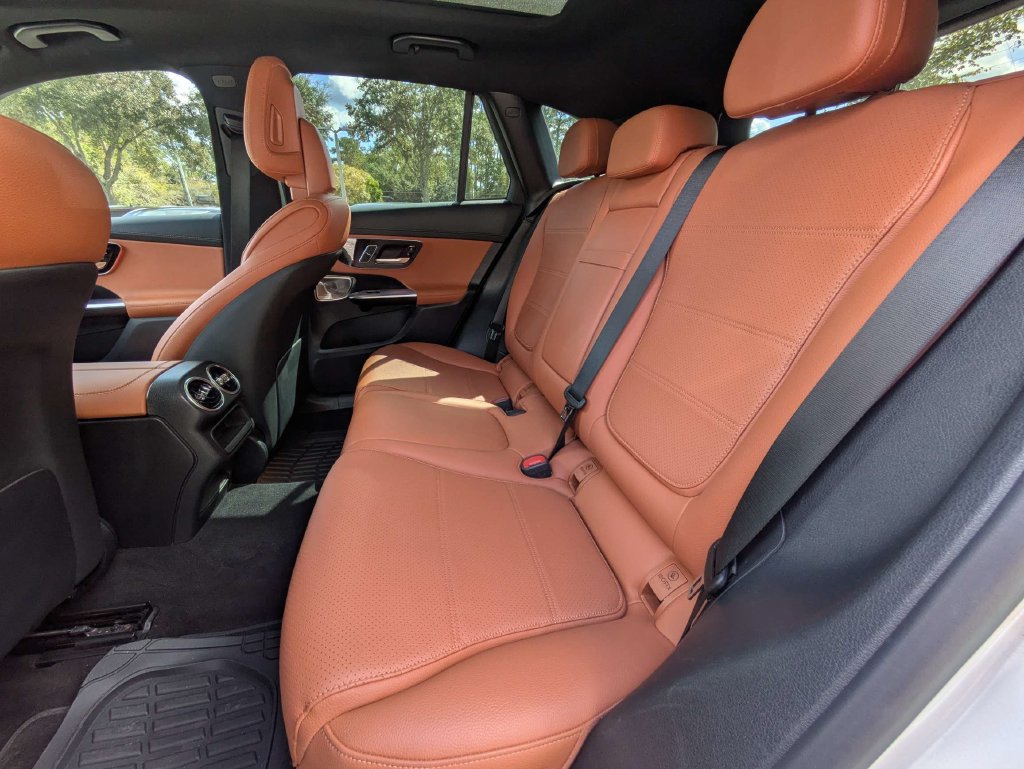 Used 2024 Mercedes-Benz GLC 300 4MATIC image 19