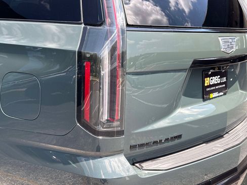 Used 2026 Cadillac Escalade V w/ LPO, ONYX Package image 16