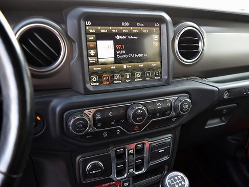 Used 2018 Jeep Wrangler Unlimited Rubicon w/ Dual Top Group image 17