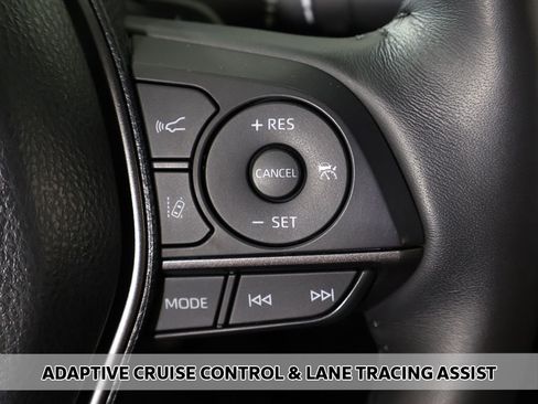 Used 2024 Toyota Camry SE image 3