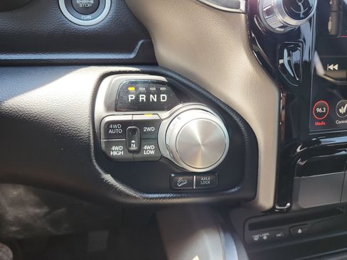 Used 2019 RAM 1500 Laramie AWD/4WD image 22