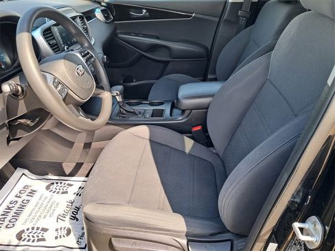 Used 2019 Kia Sorento LX image 10