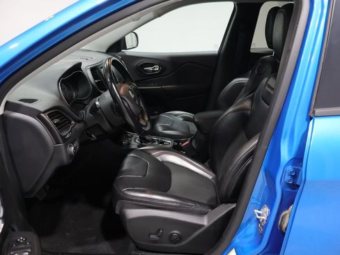 Used 2021 Jeep Cherokee Trailhawk AWD/4WD image 11